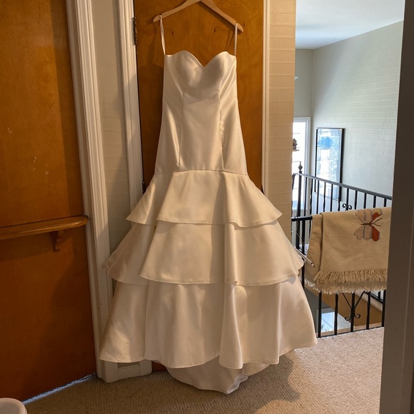 Wedding dress never worn or altered - Picture 2 of 3